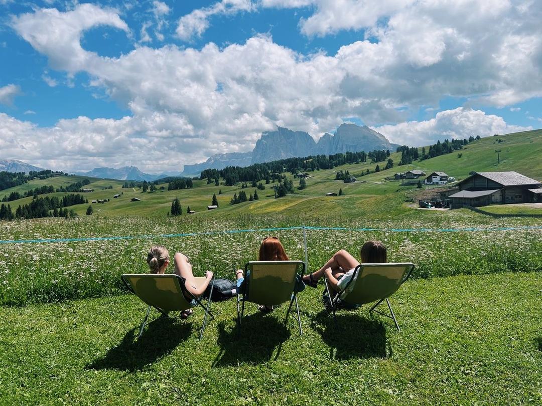 girls on vacation in front of mountains